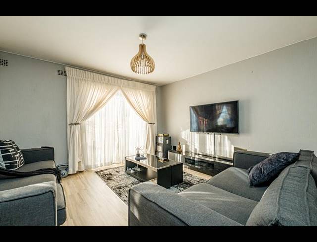 2 BEDROOM TOWNHOUSE FOR SALE IN LINDHAVEN